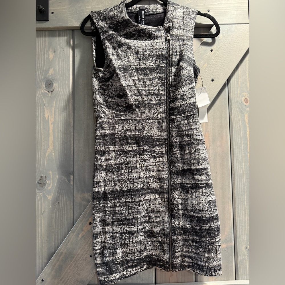 Design Lab Lord & Taylor NWT Sheath Dress Abstract Zip Front Black Grey Size 4
